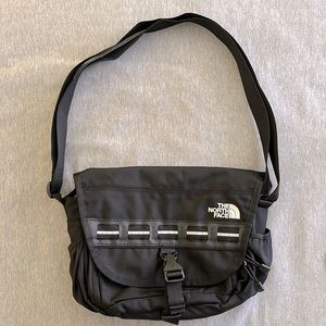 The North Face Messenger Bag, Black